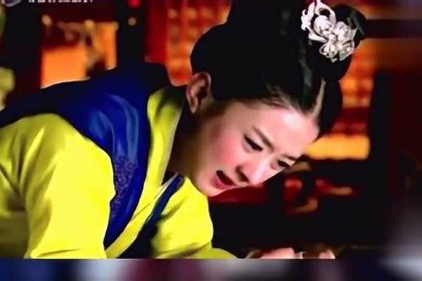 你好在电上看女人挨板子,小女孩