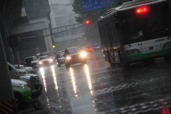 被雨淋了20来分钟,手机在口袋里,然后手